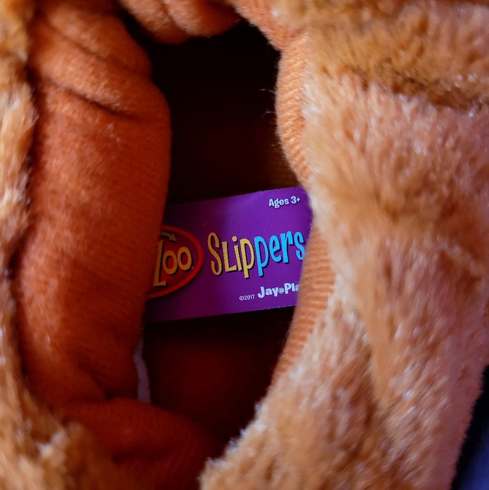 Slippers - Picture 3 of 5